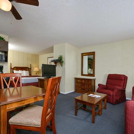 Americas Best Value Inn & Suites - Lancaster Exteriör bild