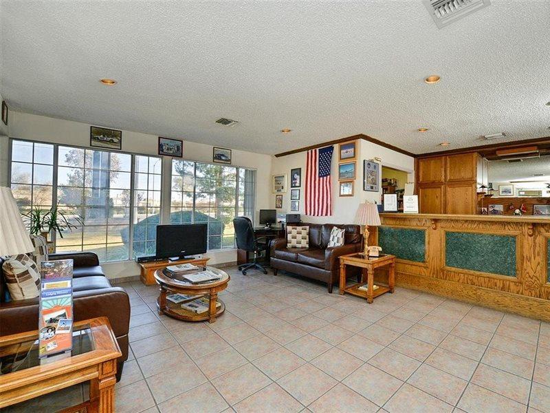 Americas Best Value Inn & Suites - Lancaster Exteriör bild