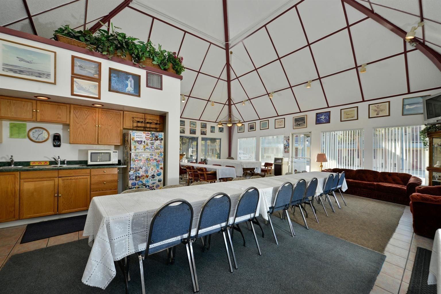 Americas Best Value Inn & Suites - Lancaster Exteriör bild