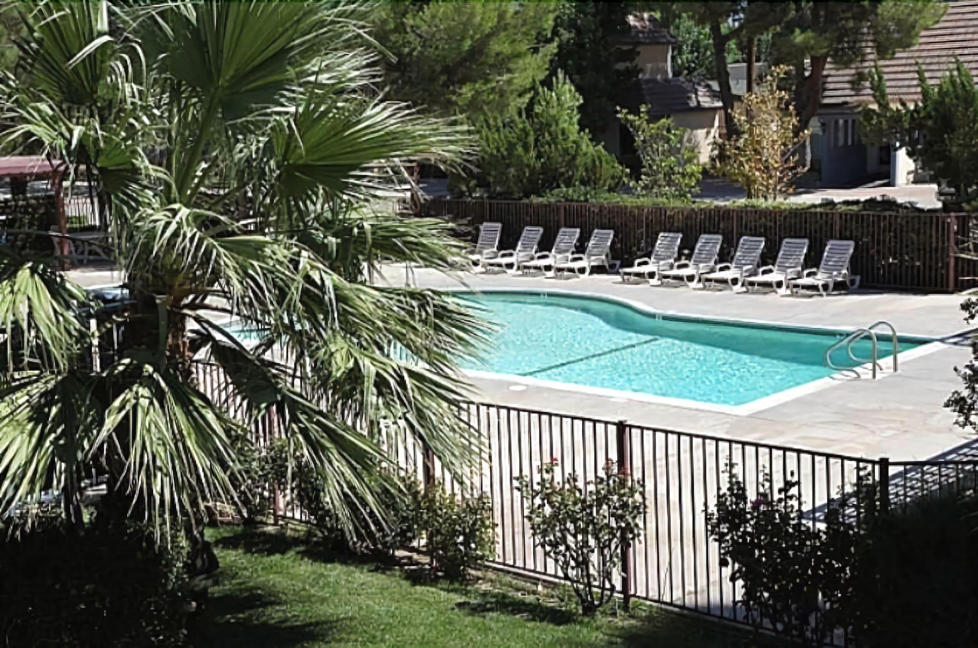 Americas Best Value Inn & Suites - Lancaster Exteriör bild