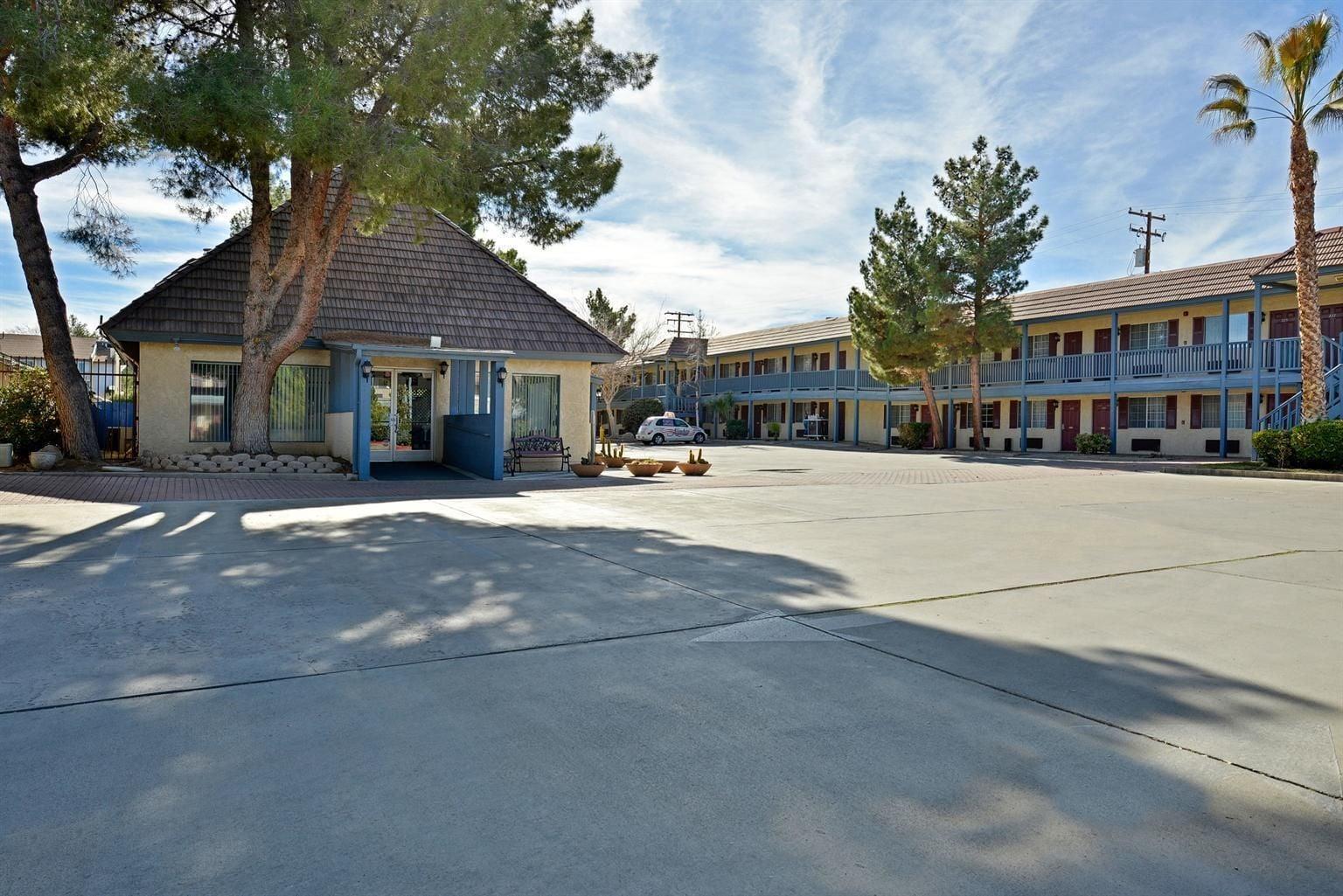 Americas Best Value Inn & Suites - Lancaster Exteriör bild