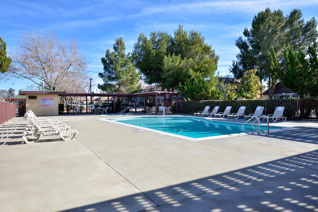 Americas Best Value Inn & Suites - Lancaster Exteriör bild