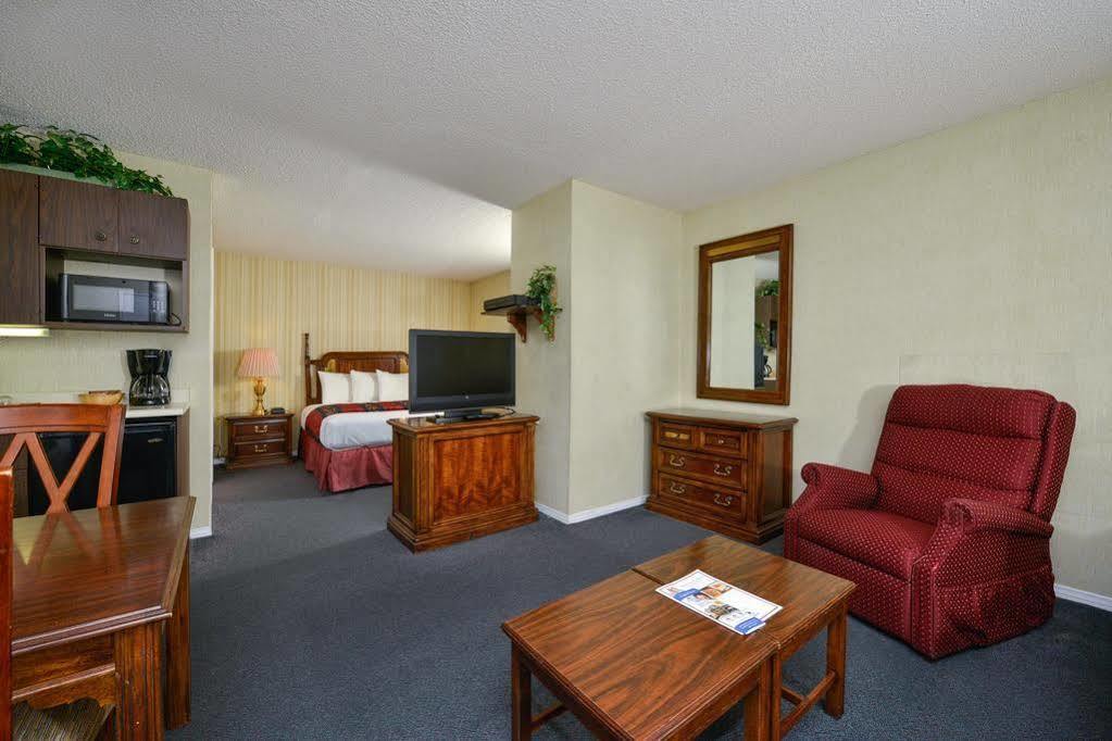Americas Best Value Inn & Suites - Lancaster Exteriör bild