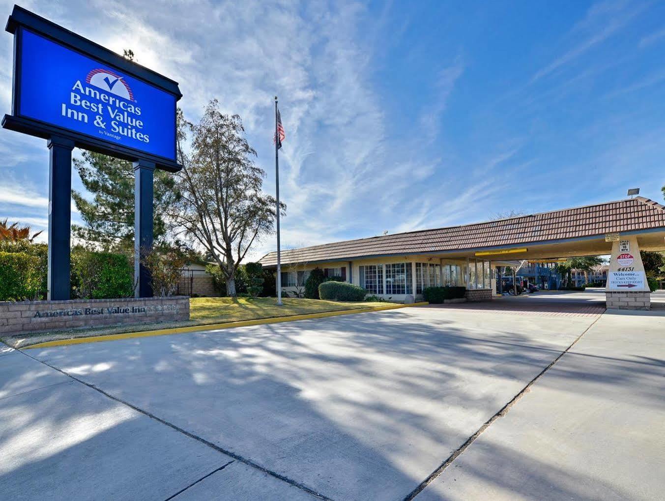 Americas Best Value Inn & Suites - Lancaster Exteriör bild